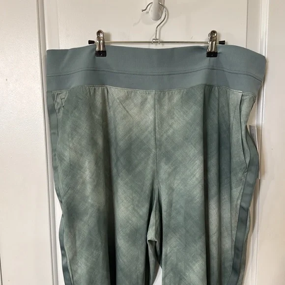 *NEW* ATHLETA NOLITA SLIM TAPERED PRINTED CROP PANT SIZE 20 - Picture 3 of 11